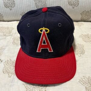 Vintage 100% wool fitted angels hat - 80s/90s